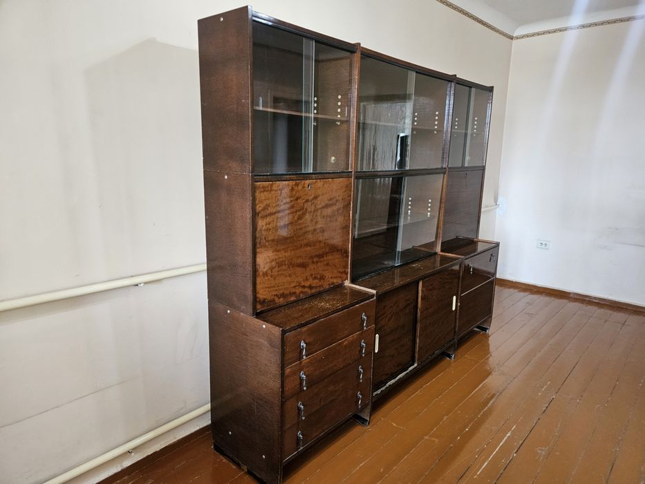 Сервант в хорошем состоянии