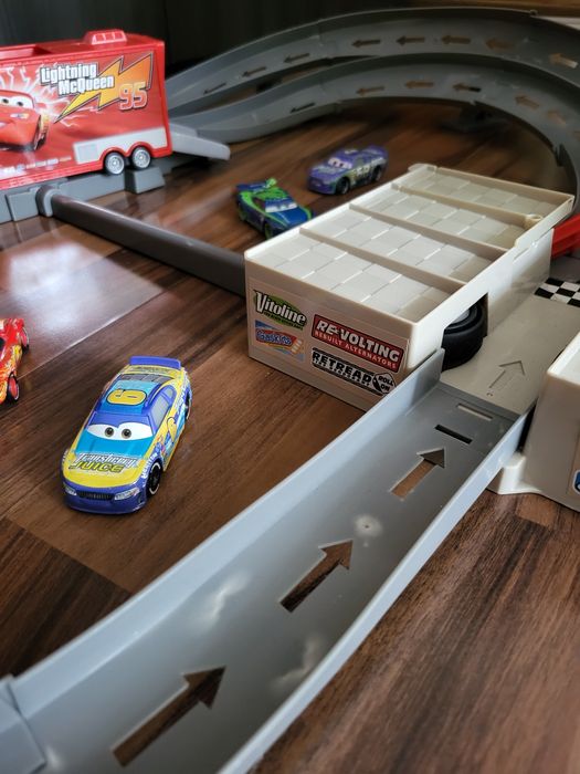 Pista Cars Mack Track Challenge