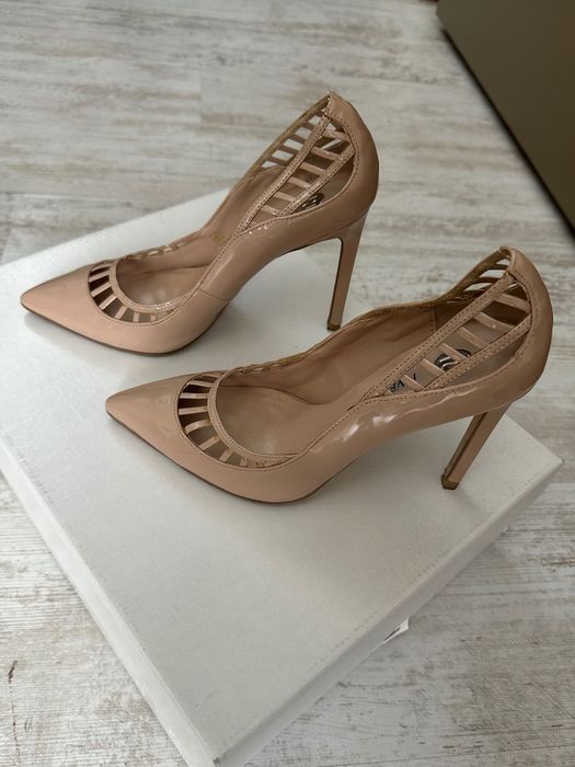 Бежови обувки River Island