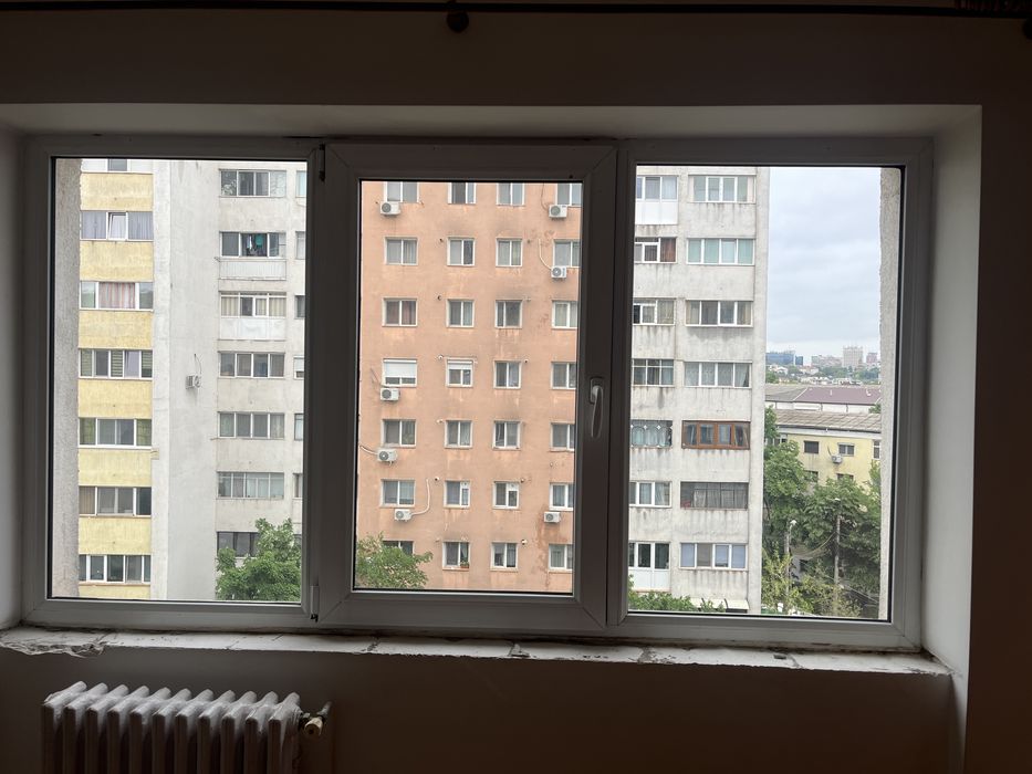 Vand tamplarie pvc 2 bucati, utilizate , stare buna , plase tantari
