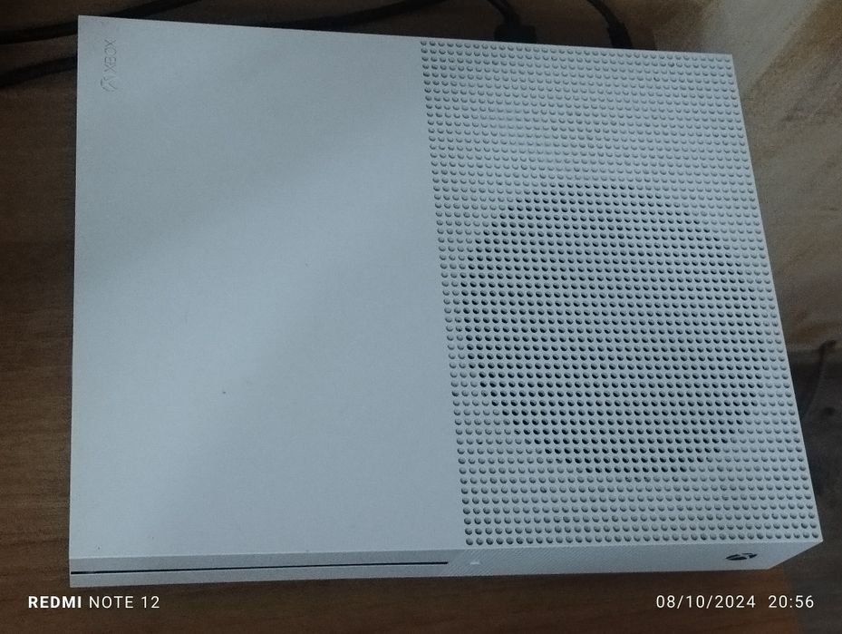 Продавам Xbox one s