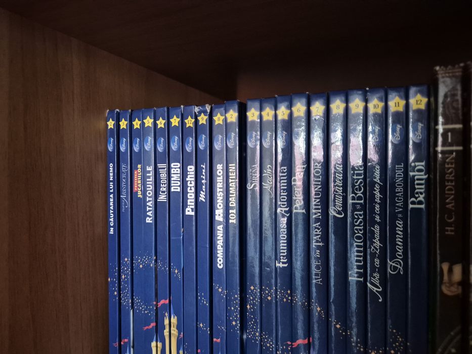 Vind carti colectia Disney Clasic pentru 7 ani