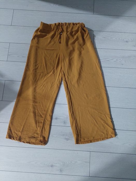 Pantaloni largi roz și galben mustar