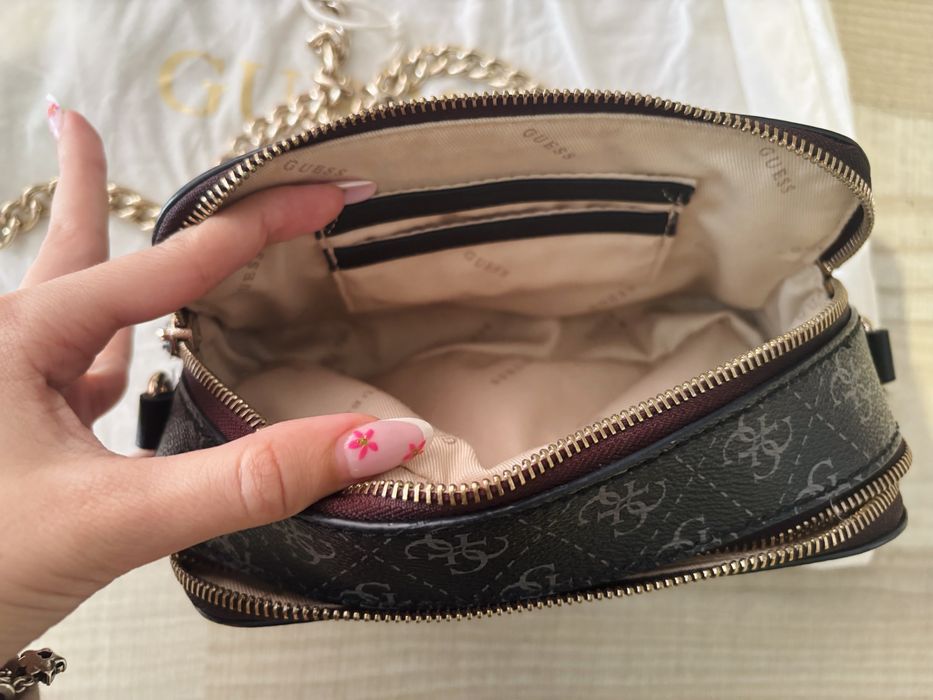 Geanta de umar Guess