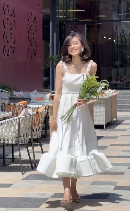 Продам красивое белое платье размер s