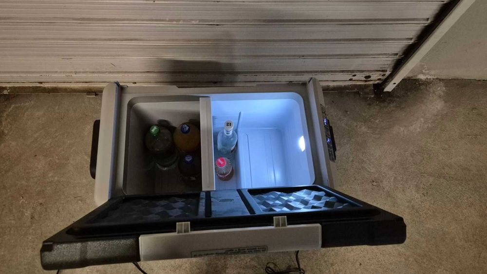 Мобилен компресорен хладилник 55 литра 12/220V за кемпер и къмпинг