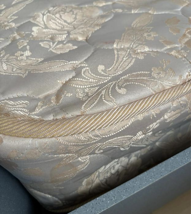 Продам кровать 1,5 на 2+ матрас.