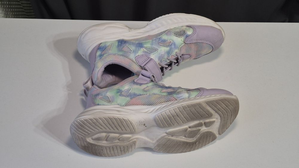 Кроссовки для девочки 35