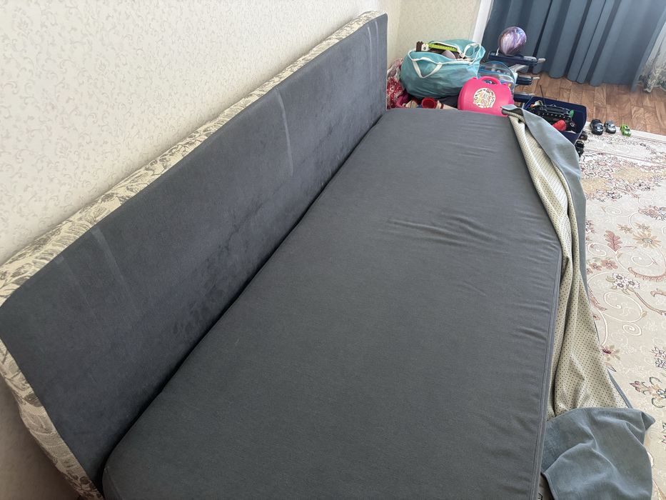 Диван производства Zeta