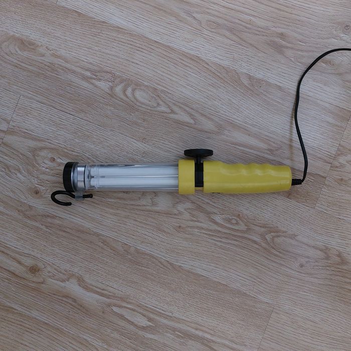 Фонарь освещения для работы на СТО.