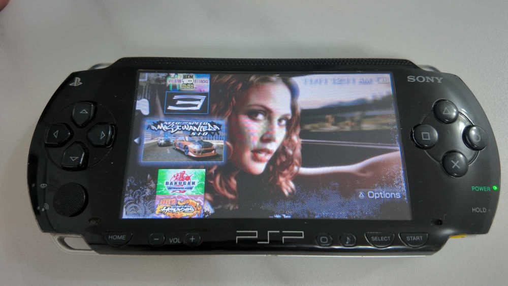 Sony PSP с игри + калъф + зарядно, готово за игра