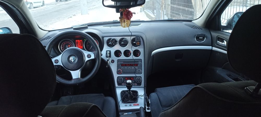 Vând Alfa Romeo 159