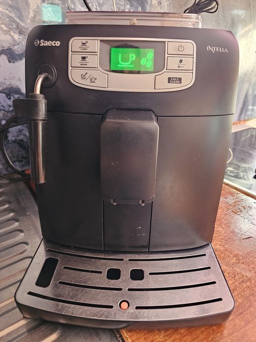 Автоматична кафемашина Saeco Intelia HD8751/11