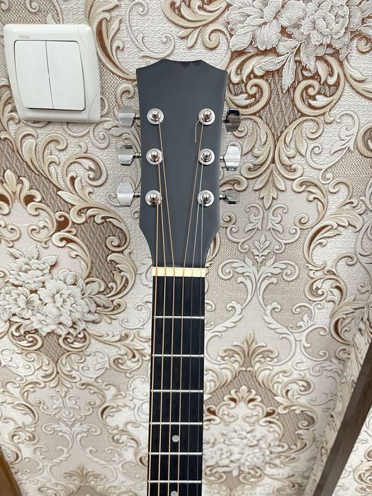 Акустическая гитара