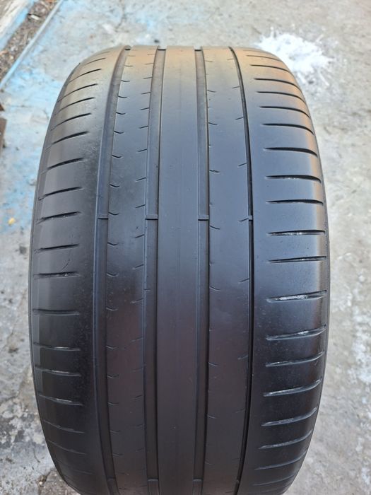 Продам шину 305/40/20 пирелли