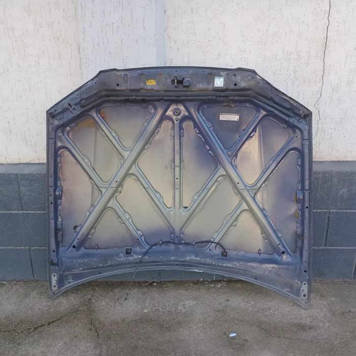 Капот от тайота 20