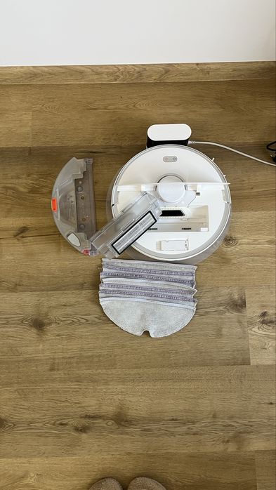 Aspirator robot Roborock S5 Max cu toate consumabilele noi