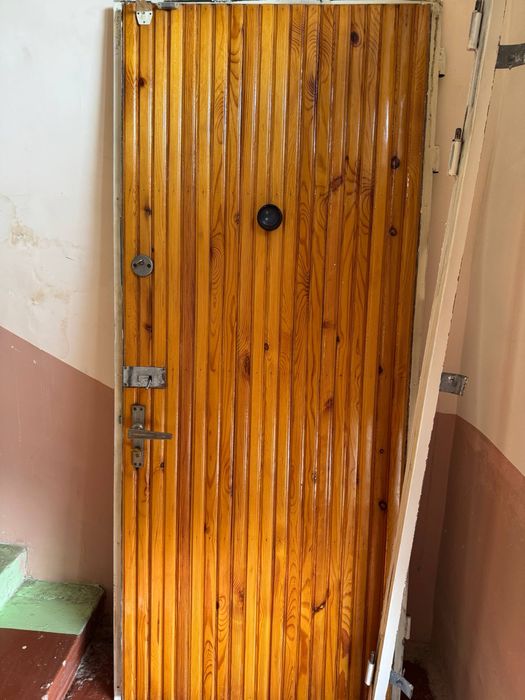 Продается Дверь входная Б/У