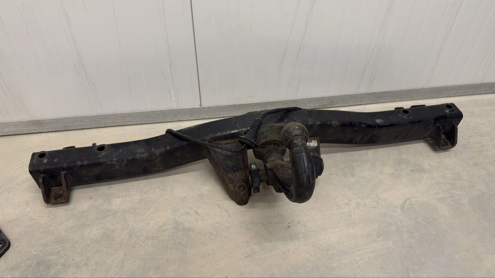 Теглич BMW E53 комплект!!!