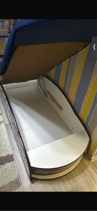 Детская кровать машинка