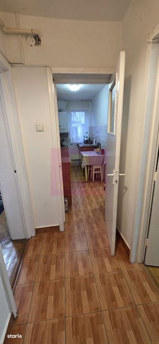 Apartament cu 3 camere de vanzare in Campina