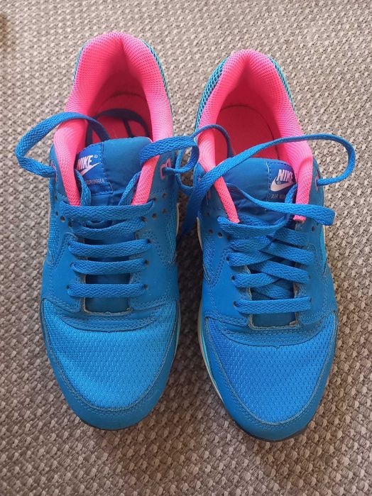 Маратонки Nike 38