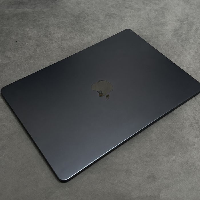 Продам macbook air 13 512гб 2025 m4