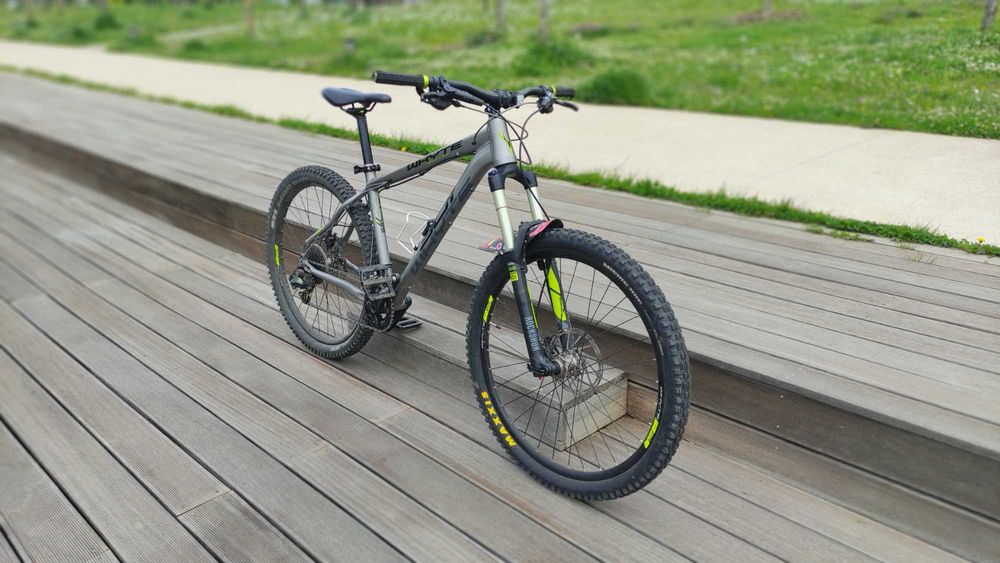 Bicicleta enduro/trail hardtail WHYTE 901 model din 2016 roti 27,5