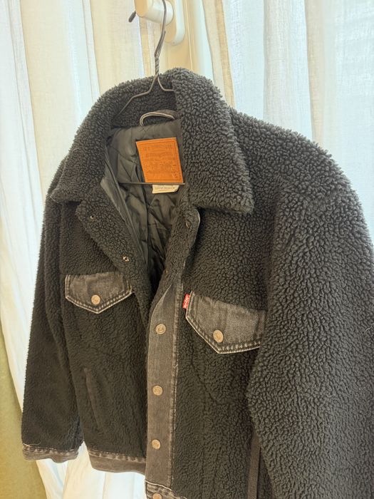 Пухено, черно яке - LEVIS