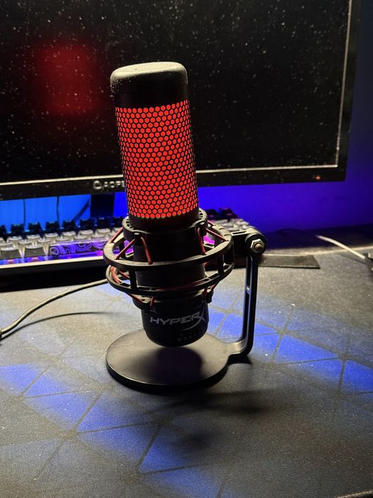 Microfon hyperx quad cast