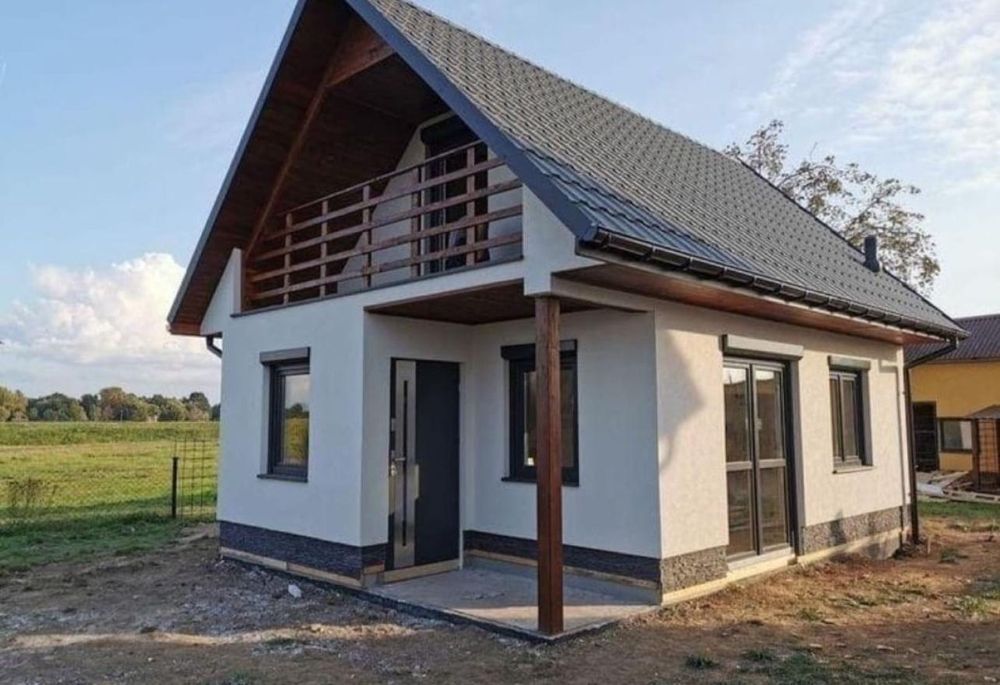 Vand case pe structura metalica