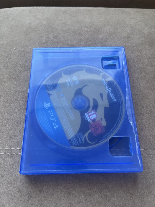 Продам диски на ПС4 и зардяную станцию на геймпады ПС4