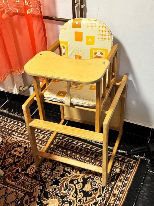 Scaun de masă pentru copii 2 în 1 – din lemn, stare bună