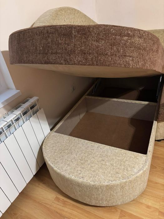 Разтегателен ъглов диван