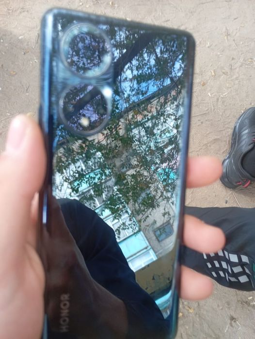 Продаю телефон HONOR 50