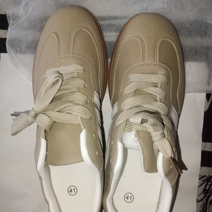 Новые кроссовки размер 41