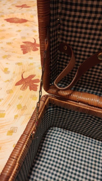 Плетен куфар за пикник