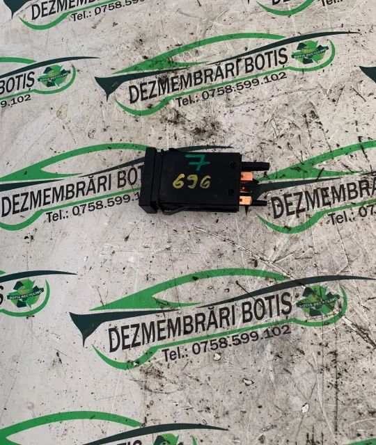 Buton dezaburire parbriz Volkswagen VW Polo 2001 1.4 MT (75 hp)