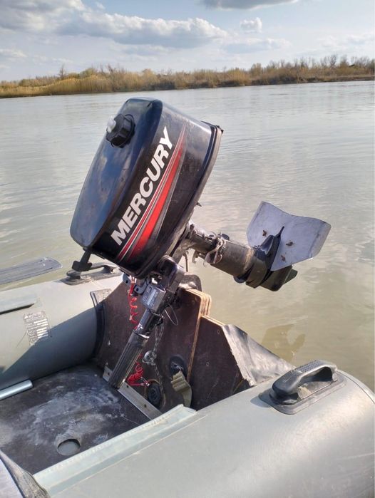 Лодка с мотором