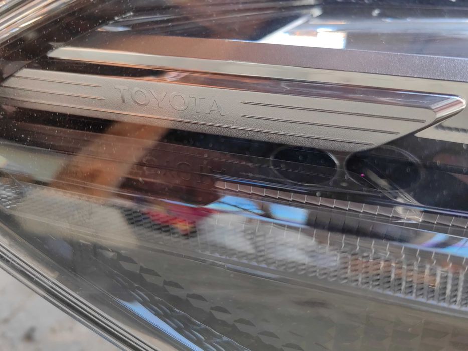 Фар Toyota Corolla Cross LED десен / Фар Тойота Корола Крос Оригинален