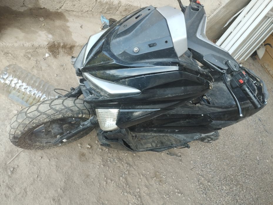 Skuter s max sotiladi 150cc