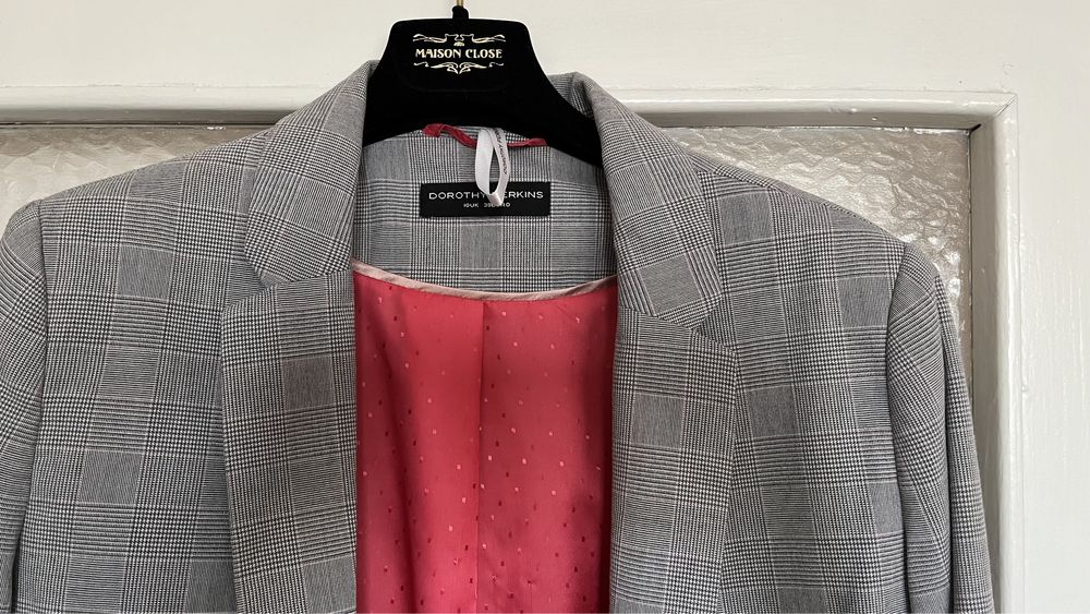 Дамско сако без закопчаване