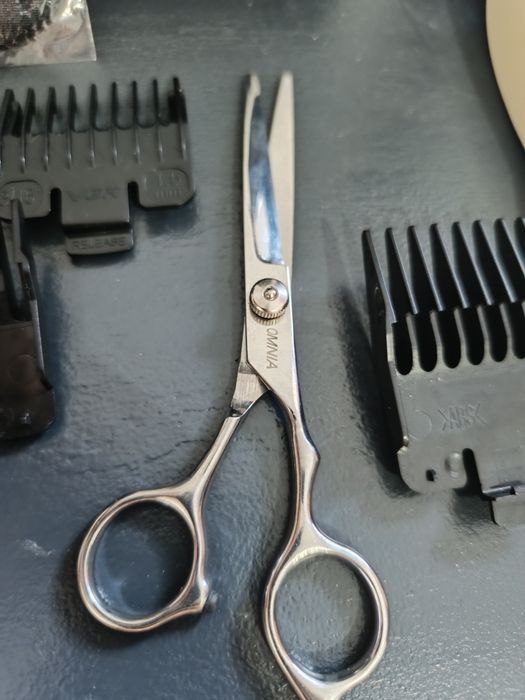 Kit VGR Nou frizer începător, masina tuns , foarfece, grătare noi