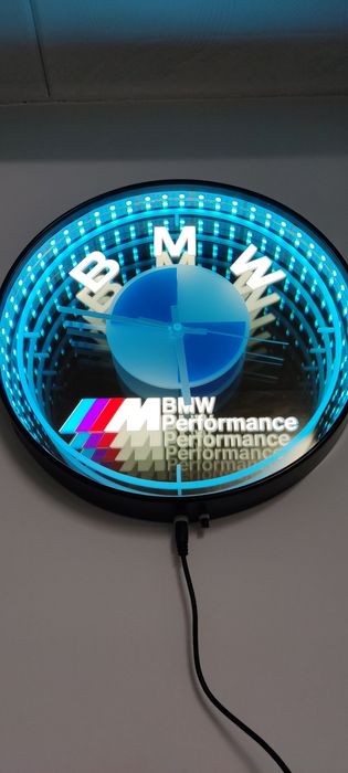 Часовник със светеща емблемата на BMW 3D RGB