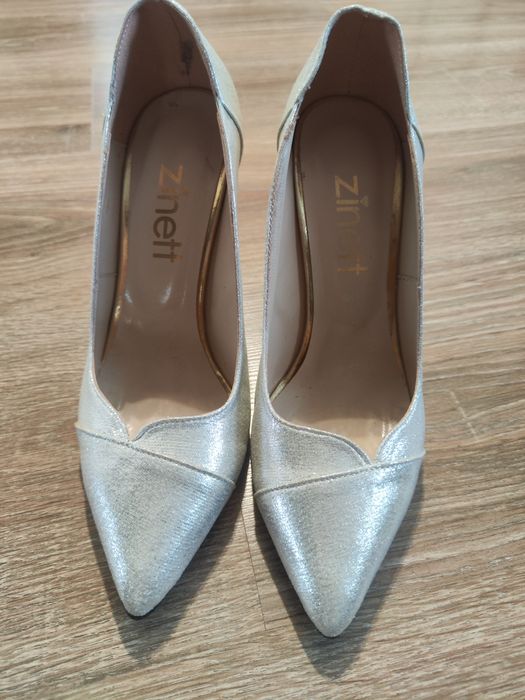 Елегантни дамски обувки