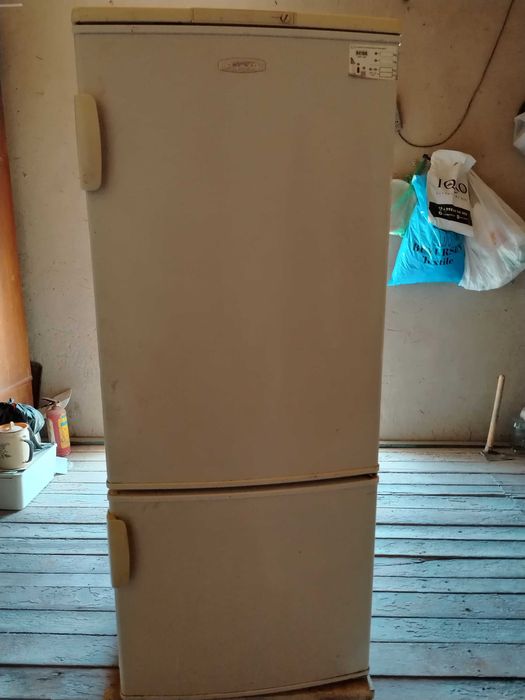 Холодильник Бирюса