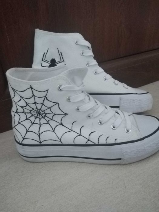 Кецове ръчно рисувани