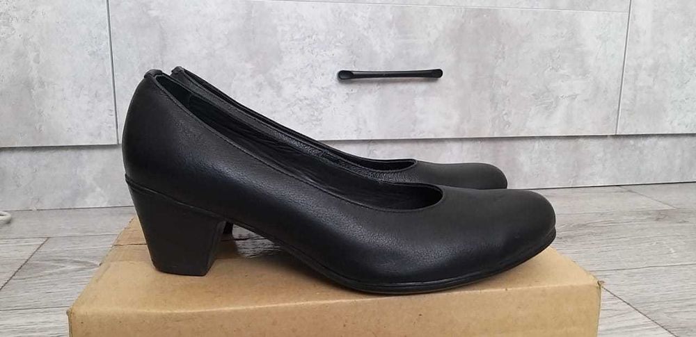 Женские туфли и сапоги