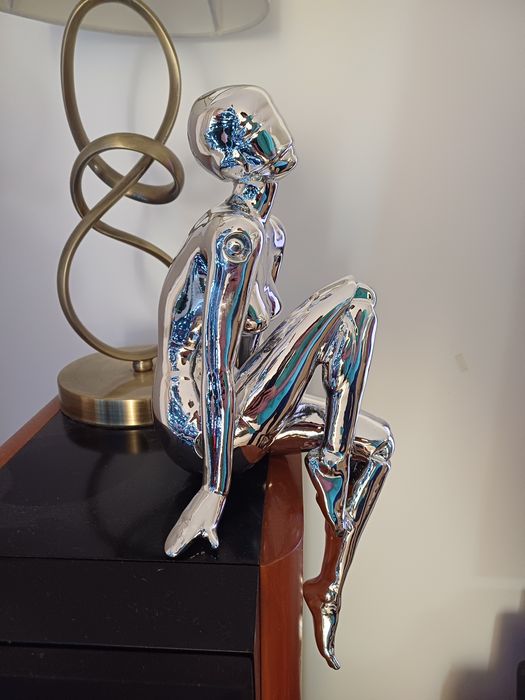 Statueta după Sorayama