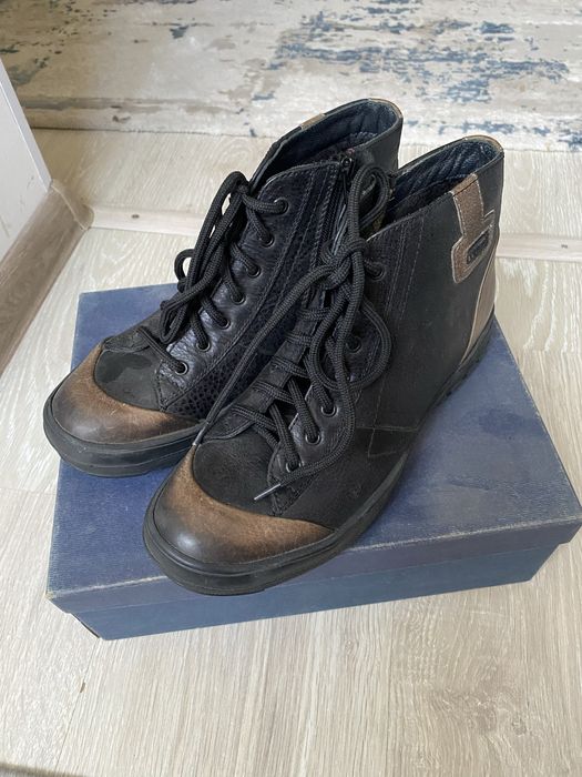 Продаеться турецкий мальчиковый батинка от фирмы Тифлани